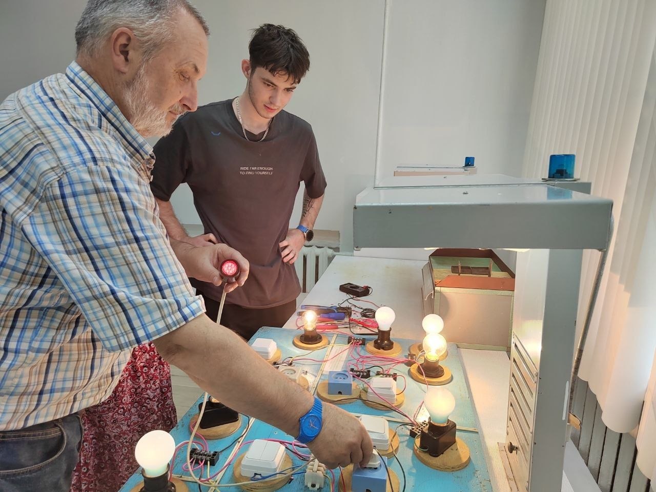 В колледже прошёл конкурс профессионального мастерства «Фейерверк профессий-2026» по компетенции «Электротехника и энергетика»